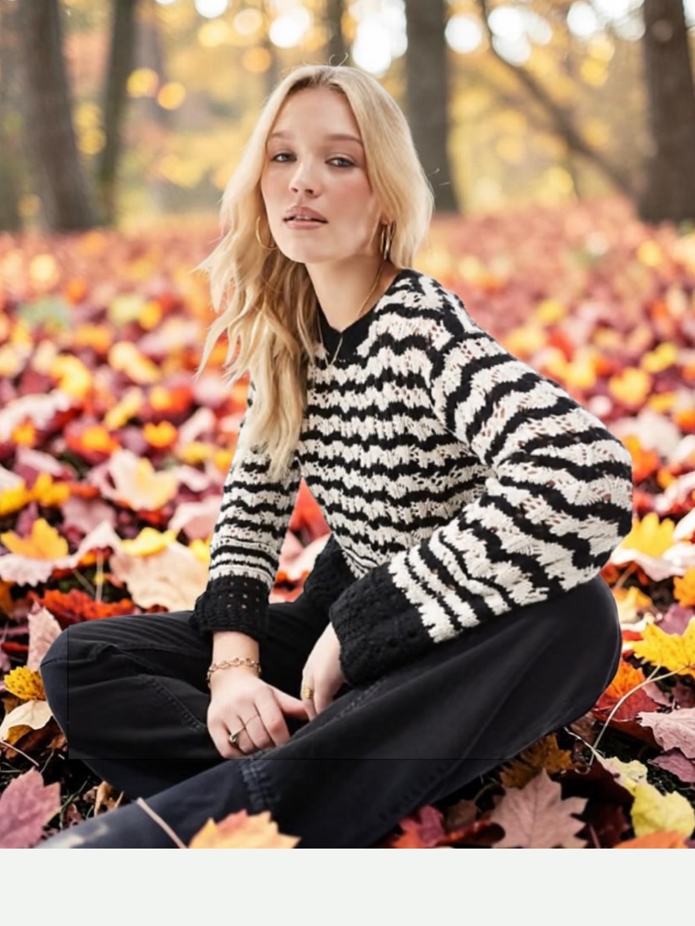 Kiwi Crochet
Knit Stripe Sweater M
NWOT Flare Sleeve
Scallop Boho
Black/white